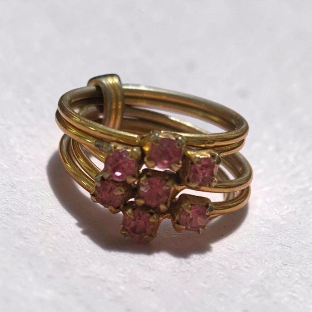 Vintage Gold Tone Pink Rhinestone Cocktail Ring, Size 6 Multi Band Retro Ring - Picture 5 of 7